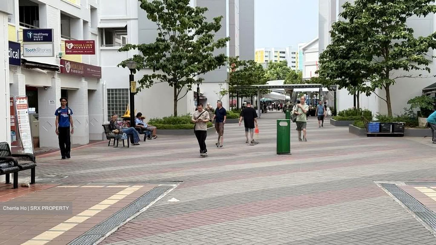 Tampines Heart (D18), Shop House #593980141